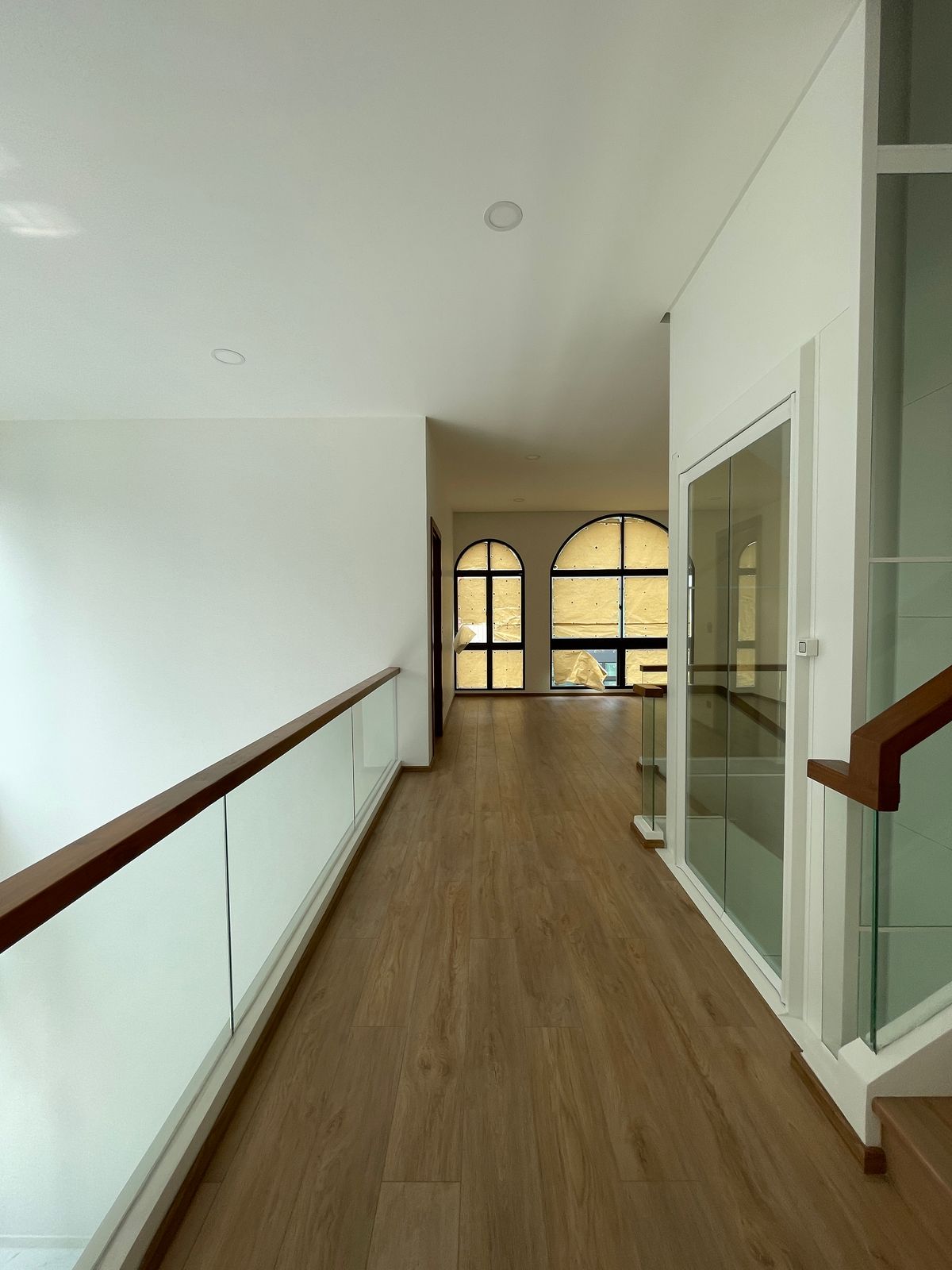 ขายบ้านรามคำแหง หัวหมาก : ขายบ้านเดี่ยวหรู ธารารมณ์ ไพรเวท เรสซิเดนซ์ รามคำแหง 9 บ้านเดี่ยว 3 ชั้น พื้นที่ใช้สอย 416 ตร.ม. ฟังก์ชัน 4 ห้องนอน 5 ห้องน้ำ 3 ที่จอดรถ  บนถนนรามคำแหง ใกล้แยกสุขุมวิท 71 ใกล้รถไฟฟ้าสายสีส้มและ Airport Link สถานีรามคำแหง