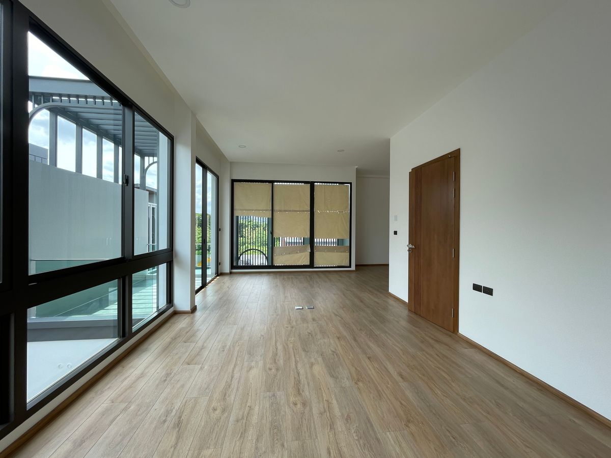 ขายบ้านรามคำแหง หัวหมาก : ขายบ้านเดี่ยวหรู ธารารมณ์ ไพรเวท เรสซิเดนซ์ รามคำแหง 9 บ้านเดี่ยว 3 ชั้น พื้นที่ใช้สอย 416 ตร.ม. ฟังก์ชัน 4 ห้องนอน 5 ห้องน้ำ 3 ที่จอดรถ  บนถนนรามคำแหง ใกล้แยกสุขุมวิท 71 ใกล้รถไฟฟ้าสายสีส้มและ Airport Link สถานีรามคำแหง