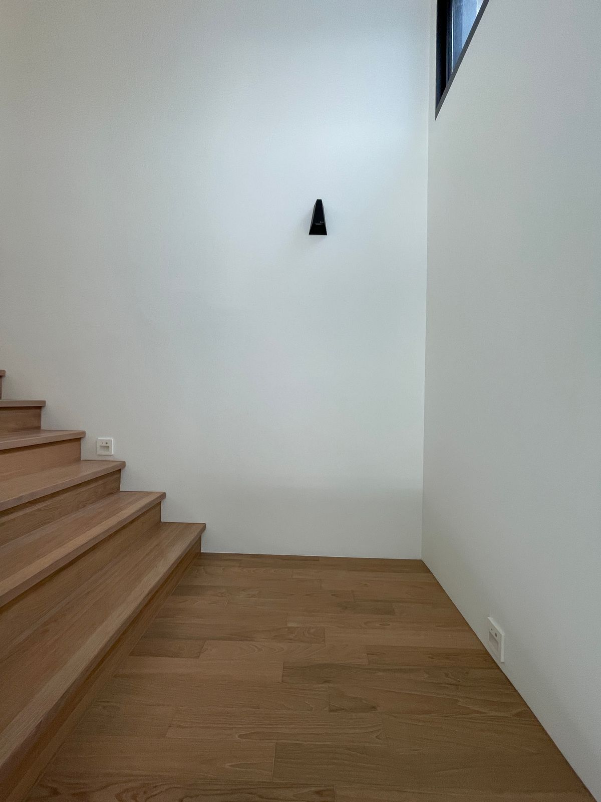 ขายบ้านรามคำแหง หัวหมาก : ขายบ้านเดี่ยวหรู ธารารมณ์ ไพรเวท เรสซิเดนซ์ รามคำแหง 9 บ้านเดี่ยว 3 ชั้น พื้นที่ใช้สอย 416 ตร.ม. ฟังก์ชัน 4 ห้องนอน 5 ห้องน้ำ 3 ที่จอดรถ  บนถนนรามคำแหง ใกล้แยกสุขุมวิท 71 ใกล้รถไฟฟ้าสายสีส้มและ Airport Link สถานีรามคำแหง