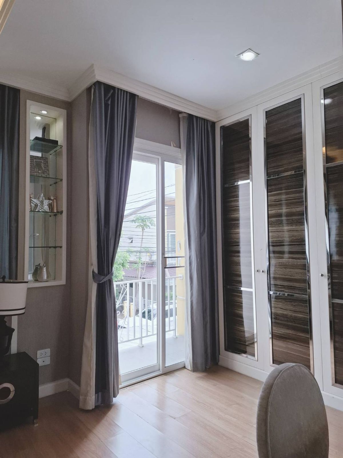 ขายทาวน์โฮมมีนบุรี-ร่มเกล้า : ขายทาวน์โฮม หลังมุม พร้อมผู้เช่า📍  ได้ผลตอบแทนทันที 7%++ ขายพร้อมผู้เช่า 📍 ❇️  ขายต่ำกว่าราคาประเมินได้กำไร 2 ต่อ  ทาวน์โฮม โกลเด้น ทาวน์ รามคำแหง วงแหวน