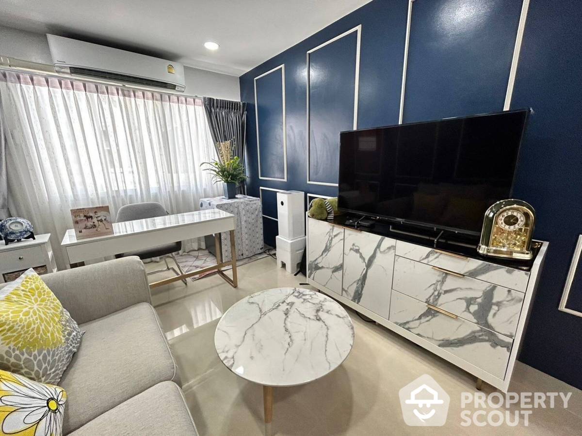 ขายคอนโดวิทยุ ชิดลม หลังสวน : คอนโด 2-ห้องนอน ที่ วิทยุ คอมเพล็กซ์ คอนโดมิเนียม ใกล้ BTS เพลินจิต