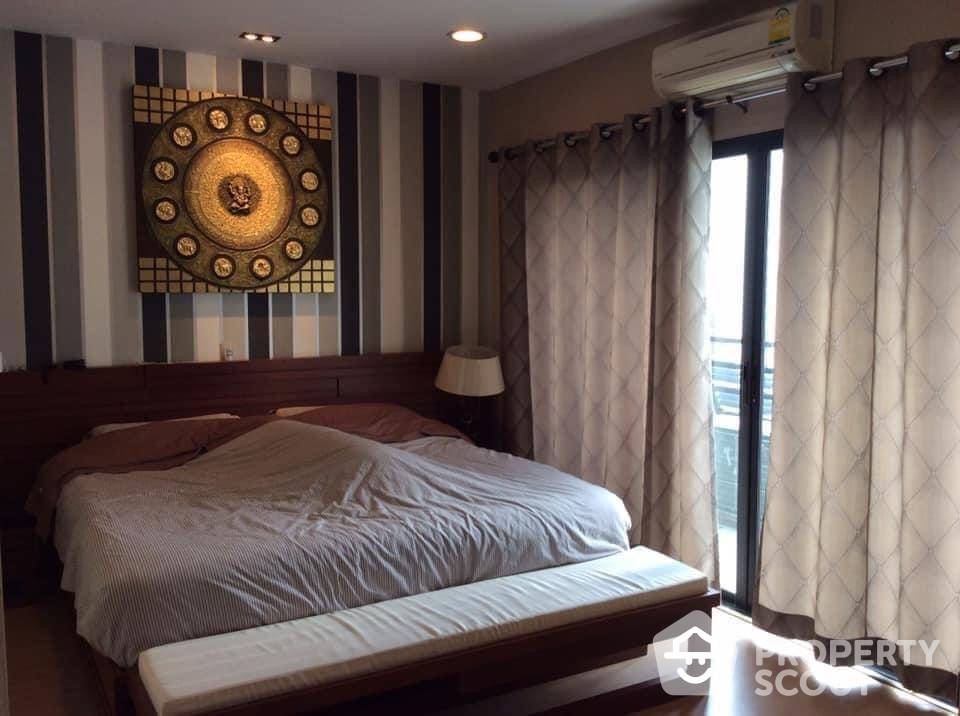 ขายคอนโดวิทยุ ชิดลม หลังสวน : คอนโด 2-ห้องนอน ที่ เรโนวา เรสซิเด้นซ์ ชิดลม คอนโดมิเนียม ใกล้ BTS เพลินจิต