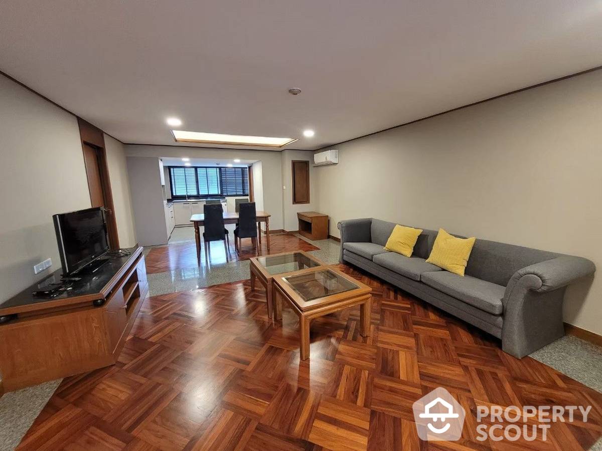 For RentCondoSukhumvit, Asoke, Thonglor : 2-BR Condo at United Tower Thong Lor near BTS Thong Lor
