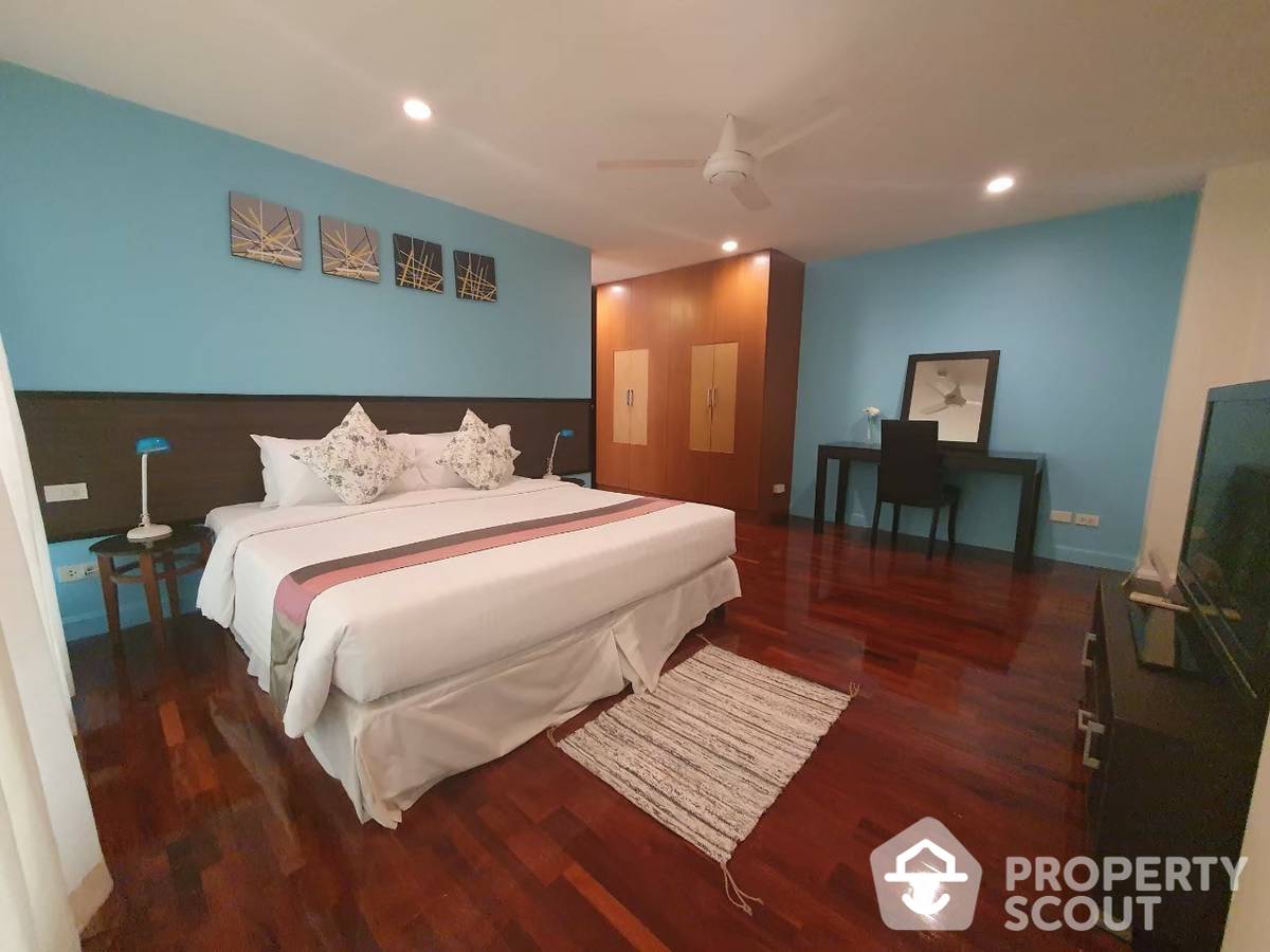 For RentCondoSathorn, Narathiwat : 3-BR Apt. near BTS Saint Louis