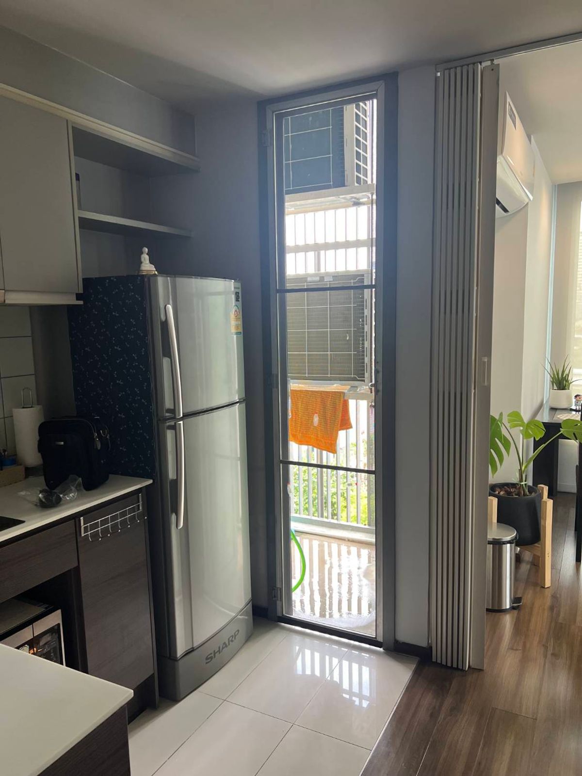 For RentCondoSukhumvit, Asoke, Thonglor : CEIL BY SANSIRI condo is convenient to travel near the BTS train. There is a full furniture shuttle. Ready to stay immediately  