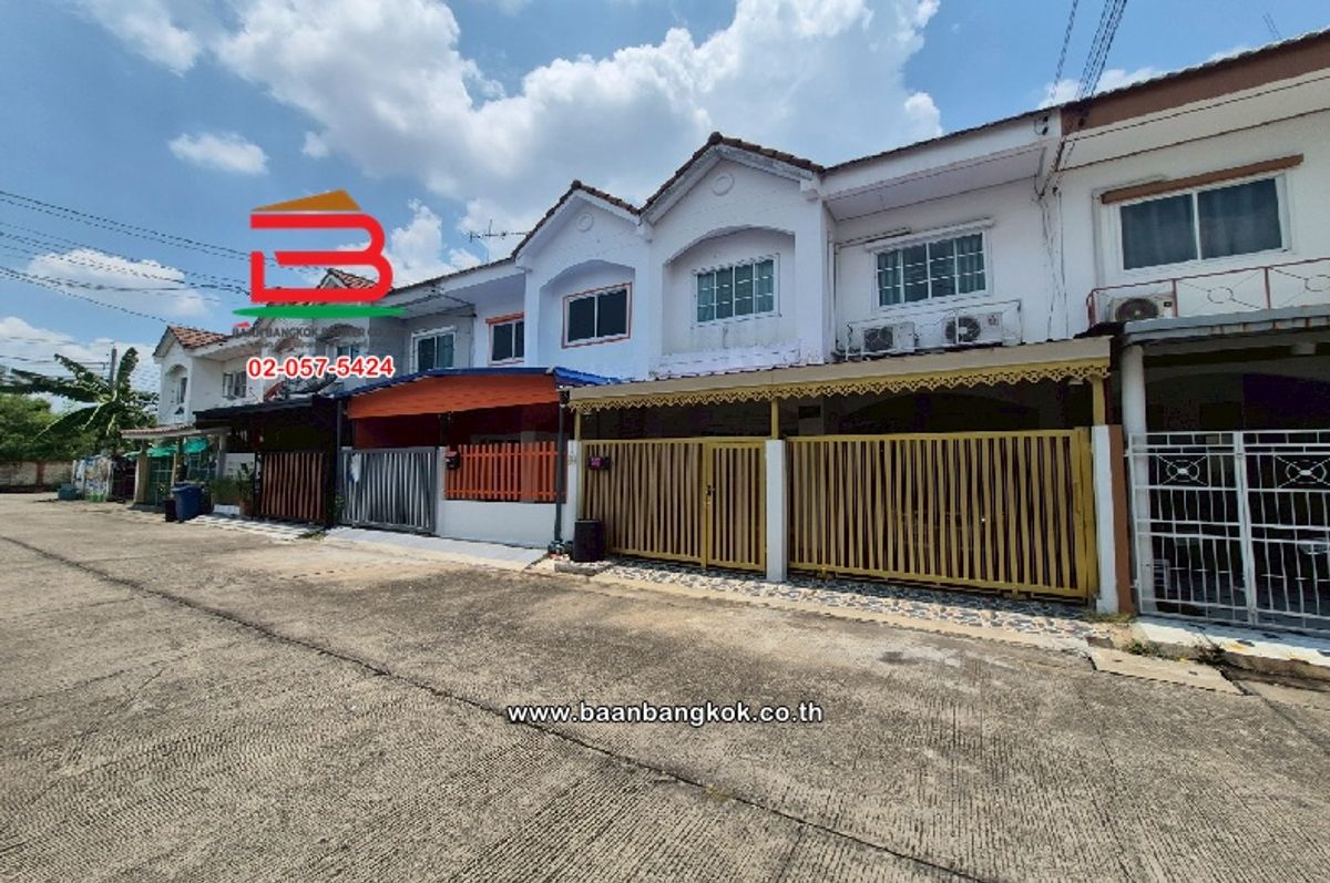 ขายทาวน์โฮมนนทบุรี บางใหญ่ บางบัวทอง : ทาวน์เฮาส์ หมู่บ้าน บัวทองธานี พาร์ค เนื้อที่ 21 ตรว. ตรงข้ามตลาดสมบัตรบุรี ถนนกาญจนาภิเษก ตำบลบางบัวทอง อำเภอบางบัวทอง จังหวัดนนทบุรี