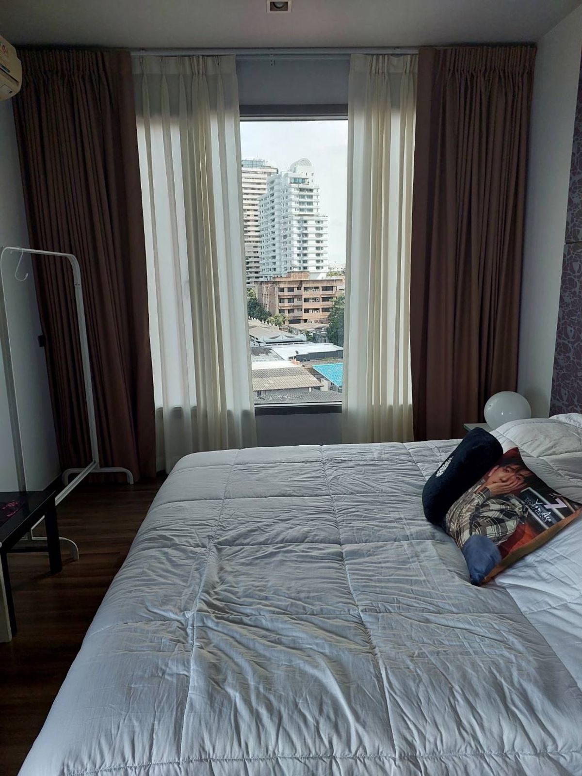 For RentCondoSukhumvit, Asoke, Thonglor : CEIL BY SANSIRI condo is convenient to travel near the BTS train. There is a full furniture shuttle. Ready to stay immediately  