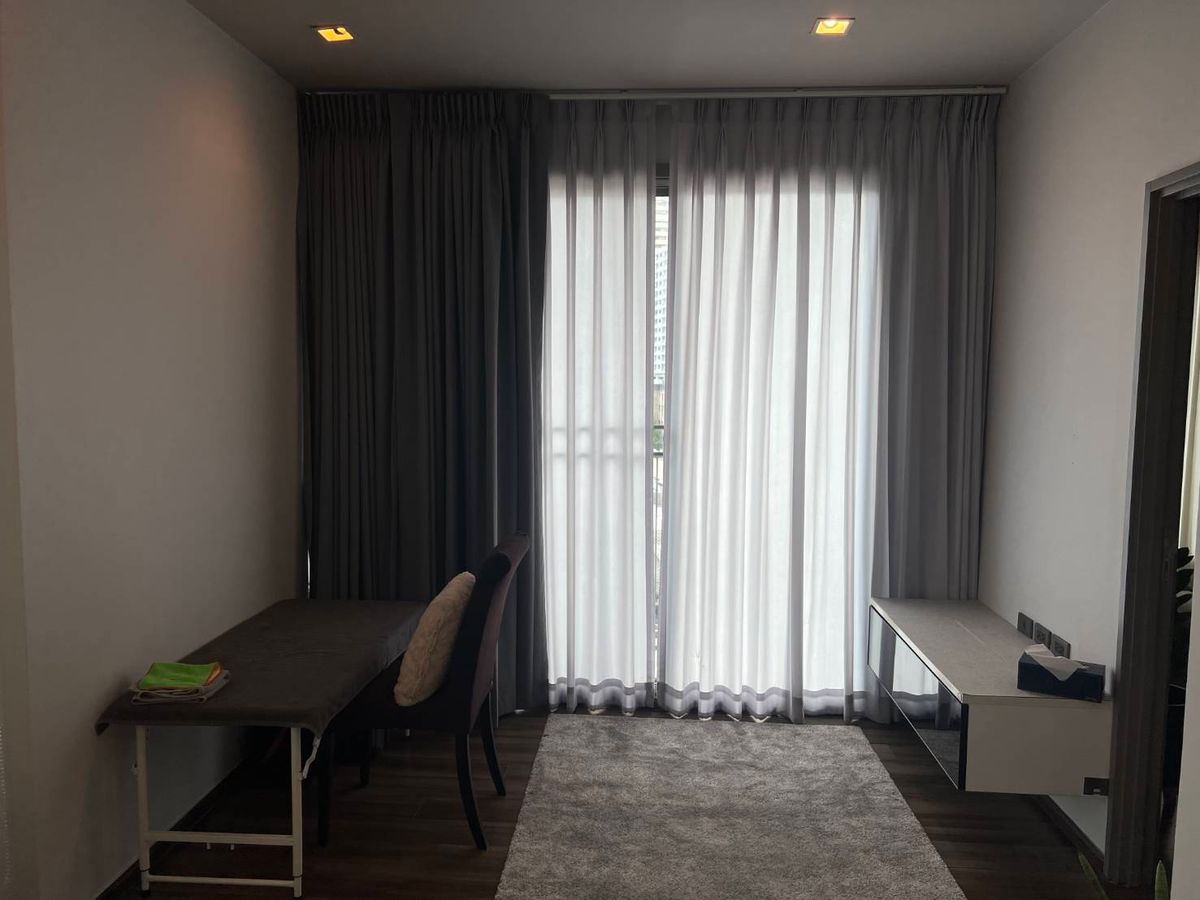 For RentCondoSukhumvit, Asoke, Thonglor : CEIL BY SANSIRI condo is convenient to travel near the BTS train. There is a full furniture shuttle. Ready to stay immediately  