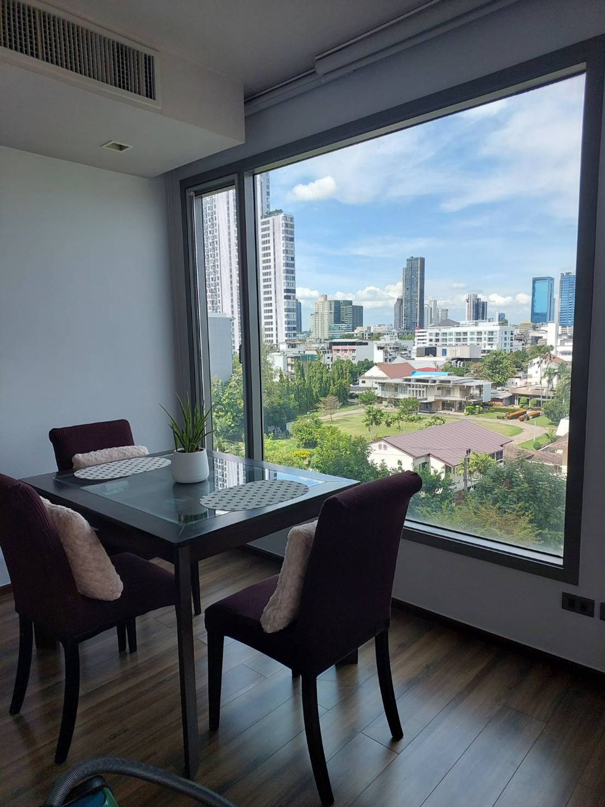 For RentCondoSukhumvit, Asoke, Thonglor : CEIL BY SANSIRI condo is convenient to travel near the BTS train. There is a full furniture shuttle. Ready to stay immediately  