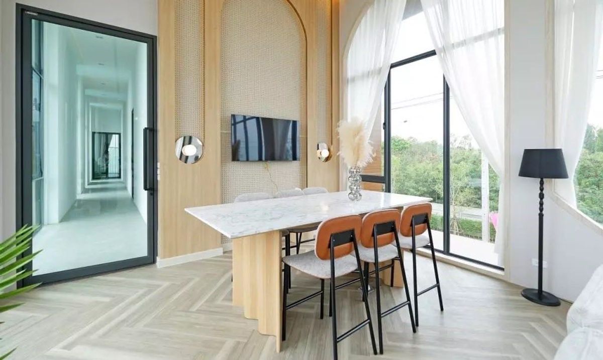 ให้เช่าบ้านบางนา แบริ่ง ลาซาล : 🏡 ให้เช่า บ้านหรู 2 ชั้น เฟอร์ครบ รองรับครอบครัวใหญ่และสัตว์เลี้ยง พร้อมอยู่ ใกล้เมกะบางนา-รร.นานาชาติ เดินทางสะดวก เพียง 1 กม.จากทางด่วน