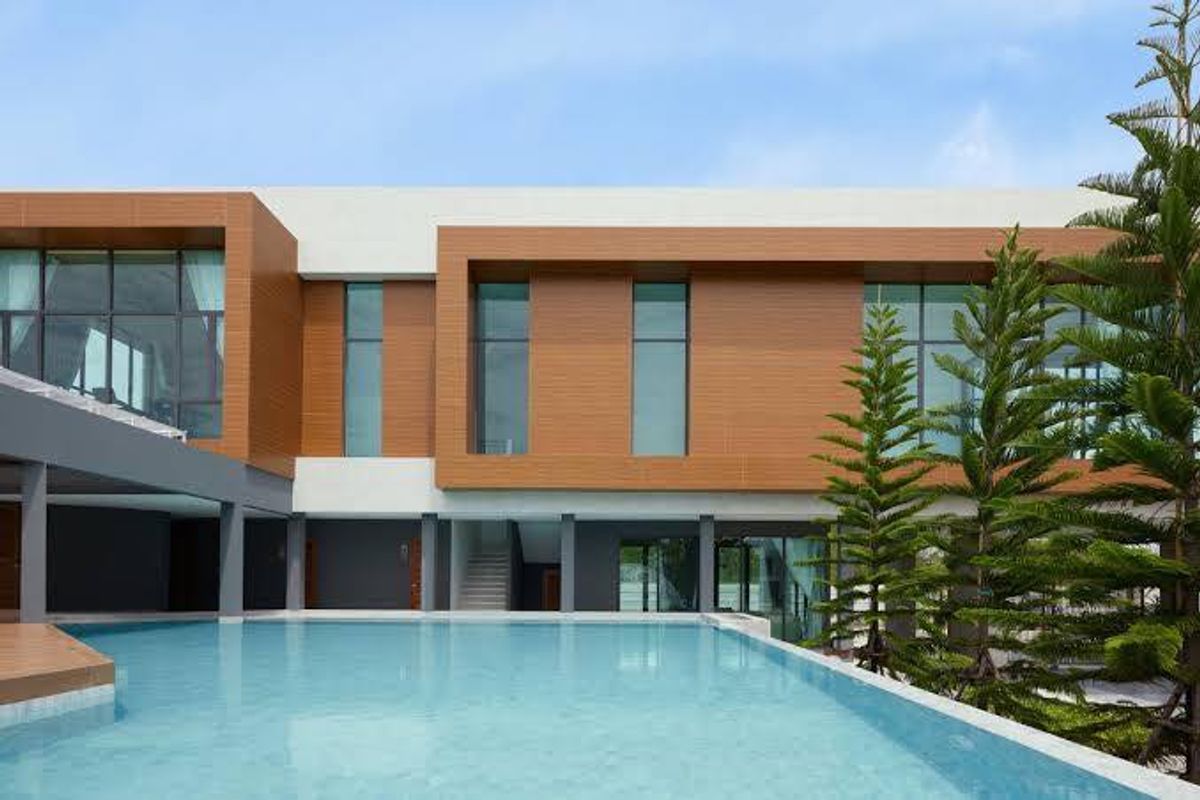 ให้เช่าทาวน์โฮมบางนา แบริ่ง ลาซาล : 🏡 ให้เช่า บ้านหรู 2 ชั้น เฟอร์ครบ รองรับครอบครัวใหญ่และสัตว์เลี้ยง พร้อมอยู่ ใกล้เมกะบางนา-รร.นานาชาติ เดินทางสะดวก เพียง 1 กม.จากทางด่วน