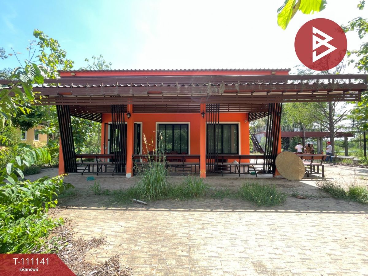 For SaleLandPrachin Buri : Land for sale with buildings, area of ​​6 rai 2 ngan 82.3 sq.w., Prachinburi