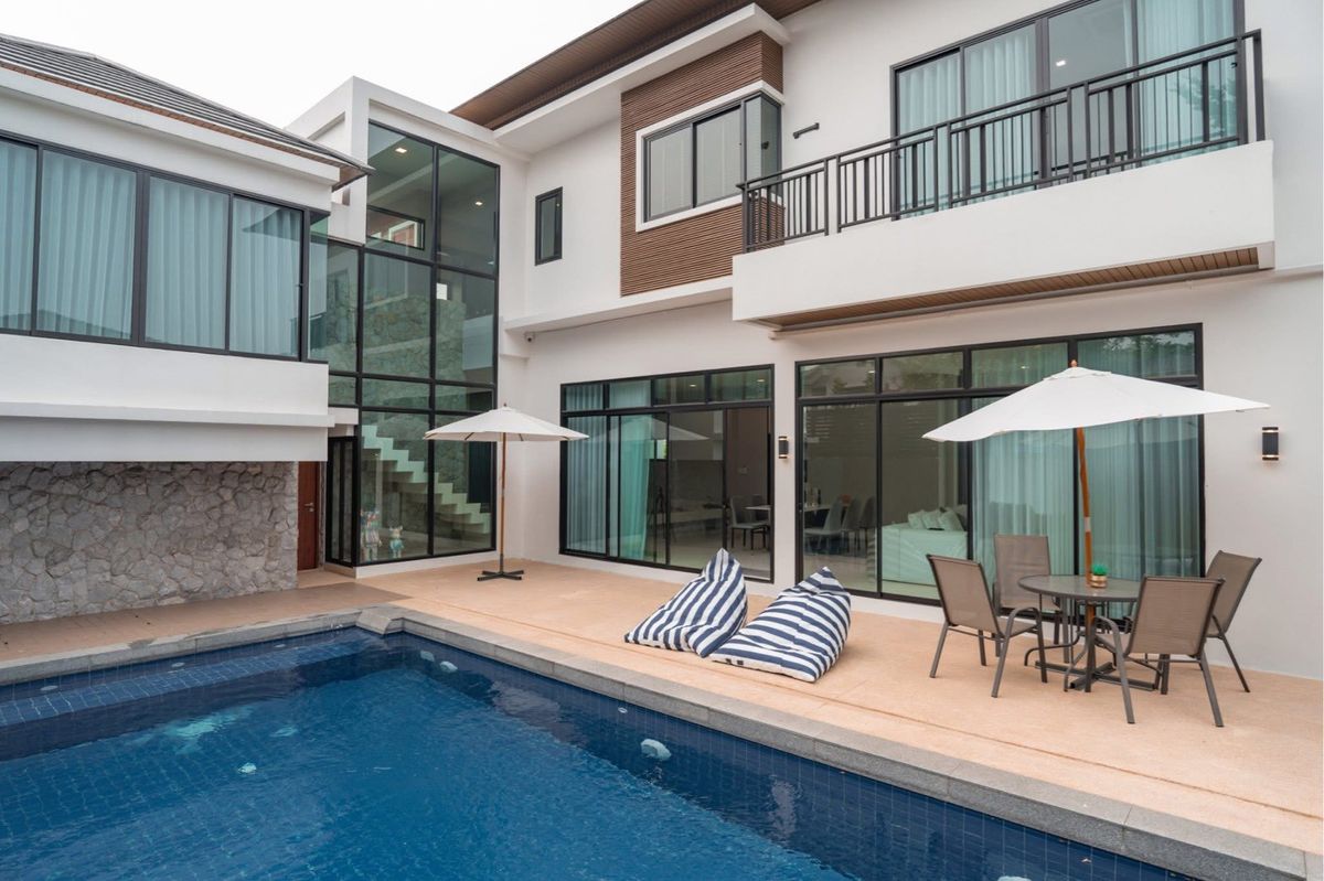 ขายบ้านนวมินทร์ รามอินทรา : ★ Pool Villa ★ บ้านเดี่ยวพูลวิลล่า 2 ชั้น | ขนาดที่ดิน 98.00 ตร.ว. พื้นที่ใช้สอย 400.00 ตร.ม. | 3 ห้องนอน 3 ห้องน้ำ | ใกล้ รถไฟฟ้า คูคต กับ คปอ. ใกล้สนามบินดอนเมือง ติดสนามกลอฟ  AC Driving Range