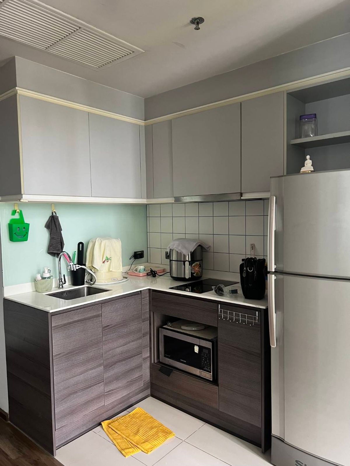 For RentCondoSukhumvit, Asoke, Thonglor : CEIL BY SANSIRI condo is convenient to travel near the BTS train. There is a full furniture shuttle. Ready to stay immediately  