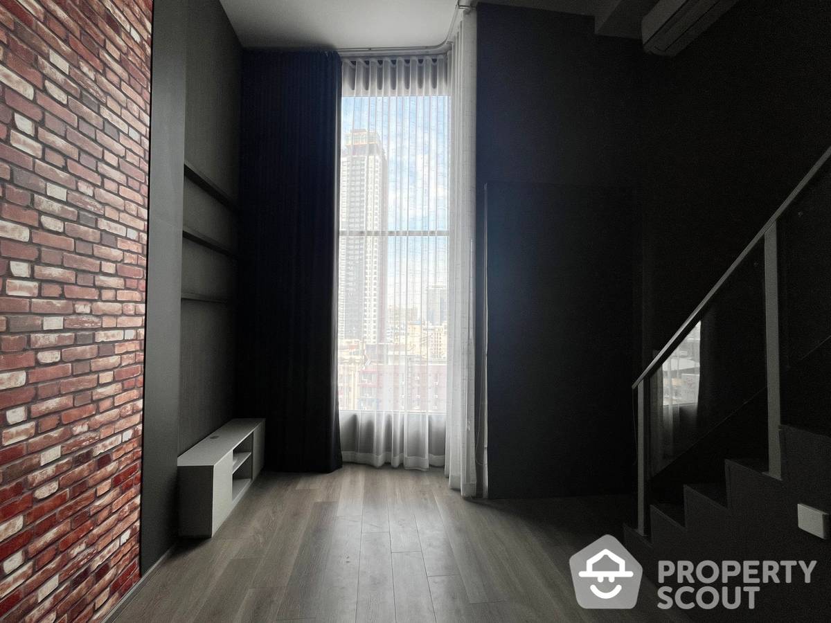 For RentCondoRatchadapisek, Huaikwang, Suttisan : 1-BR Condo at SOHO Bangkok Ratchada near MRT Huai Khwang