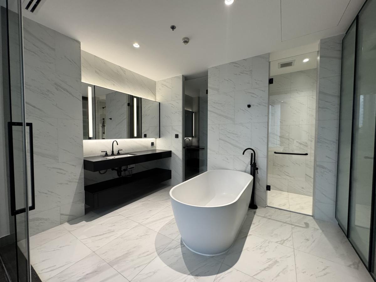 ให้เช่าคอนโดสาทร นราธิวาส : Tait 12, 1 bed, 70000 per month