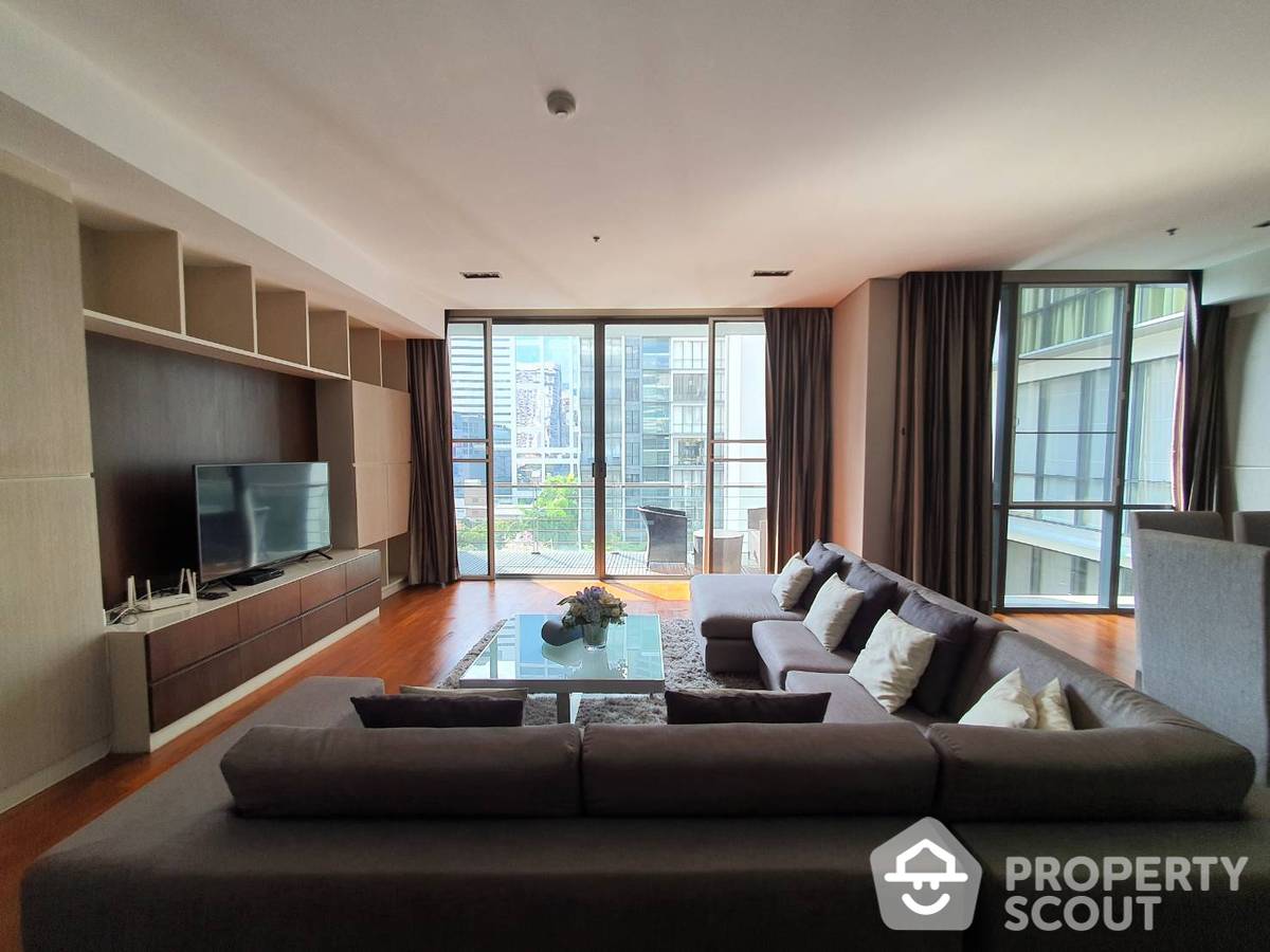 For RentCondoSukhumvit, Asoke, Thonglor : 3-BR Condo at Domus Condominium near BTS Asok