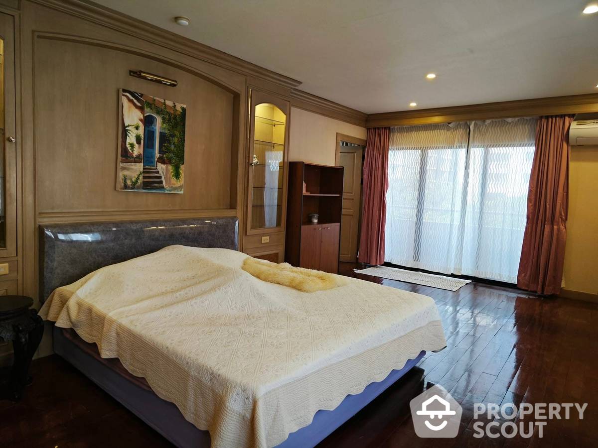 For RentCondoRatchathewi,Phayathai : 2-BR Condo at Centurion Park near BTS Ari