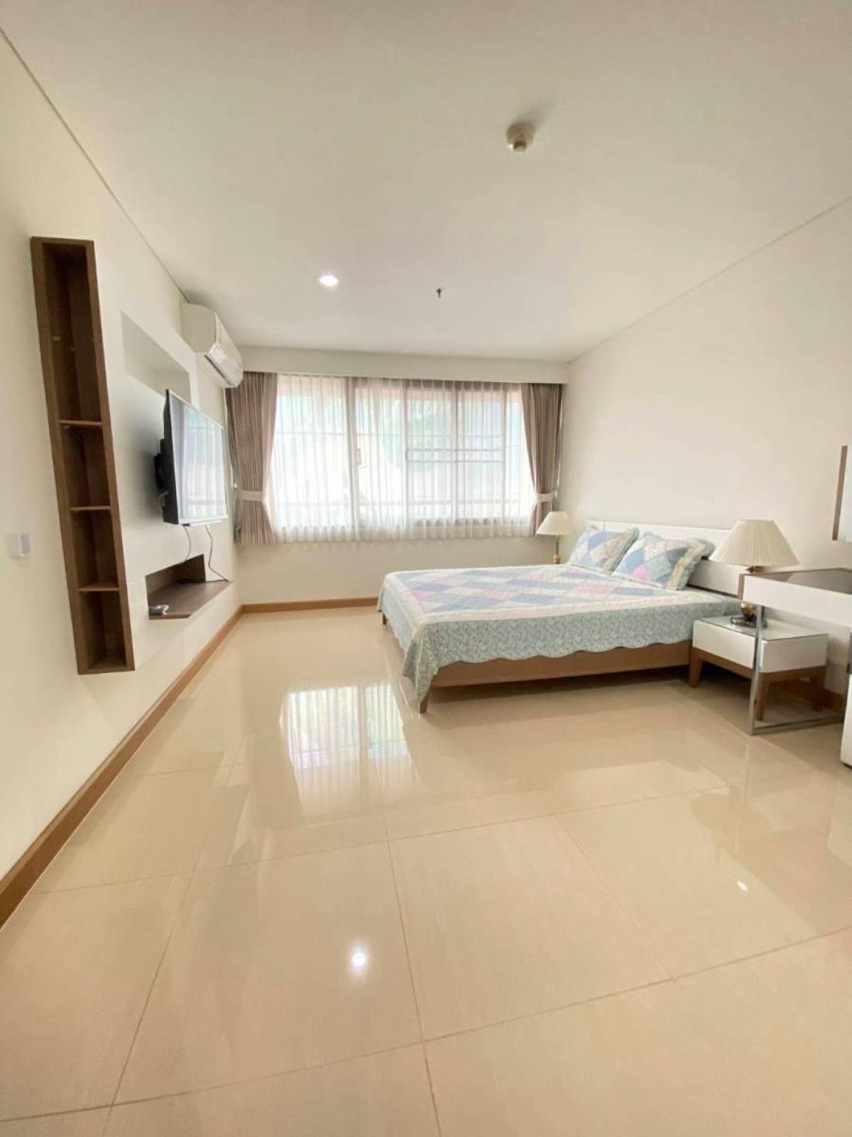 For RentCondoSukhumvit, Asoke, Thonglor : 03/04/2026, Rent a condo The Lakes 2 bedrooms in the heart of Asoke!Spacious 105 sq.m. close to BTS/MRT for only 75,000 THB/month 0642748883