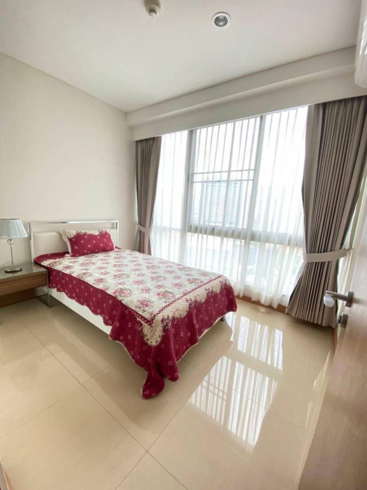 For RentCondoSukhumvit, Asoke, Thonglor : 03/04/2026, Rent a condo The Lakes 2 bedrooms in the heart of Asoke!Spacious 105 sq.m. close to BTS/MRT for only 75,000 THB/month 0642748883