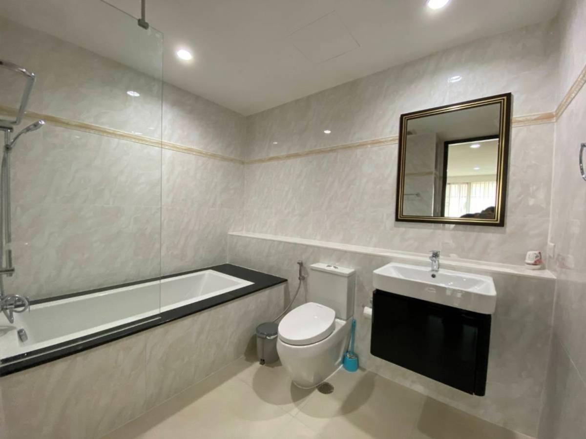 For RentCondoSukhumvit, Asoke, Thonglor : 03/04/2026, Rent a condo The Lakes 2 bedrooms in the heart of Asoke!Spacious 105 sq.m. close to BTS/MRT for only 75,000 THB/month 0642748883