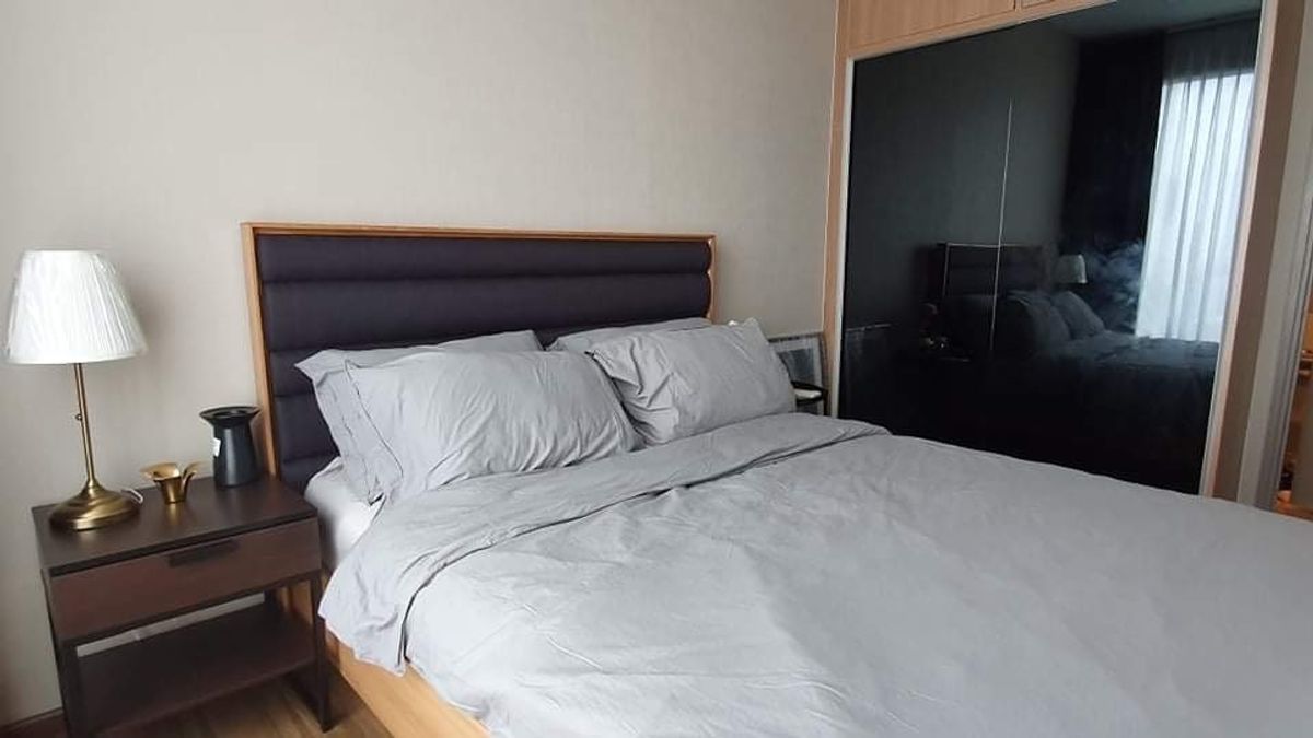 For RentCondoSukhumvit, Asoke, Thonglor : CEIL BY SANSIRI condo, convenient to travel near Fah BTS, has a full furniture shuttle. Ready to stay immediately  