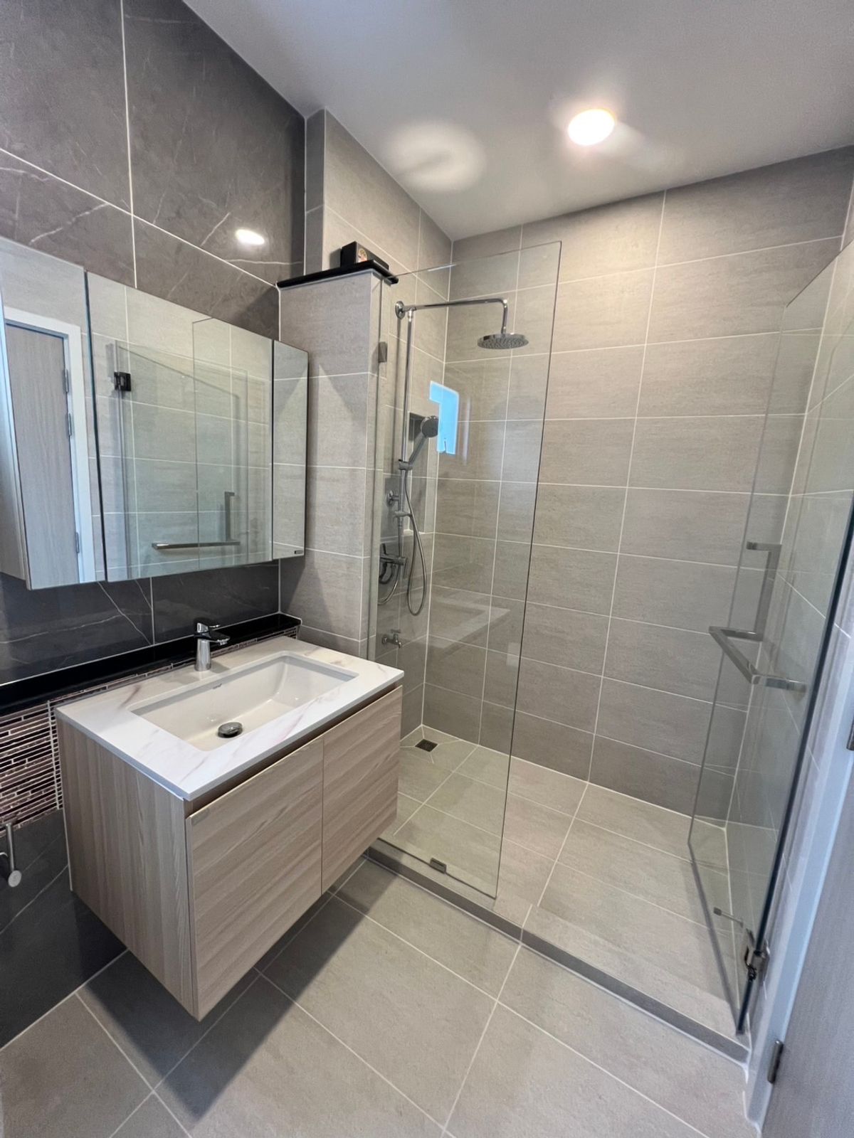 บ้านแจ้งวัฒนะ เมืองทอง : 📢👇ขายพร้อมผู้เช่า 30/5/2569
บ้านเดี่ยวทำเลเยี่ยม ใกล้โรงเรียนนานาชาติและห้างสรรพสินค้าชั้นนำของกรุงเทพฯ เดินทางสะดวก เชื่อมต่อได้หลายเส้นทาง ทั้งแจ้งวัฒนะ ราชพฤกษ์ และถนนสายหลักอื่นๆ