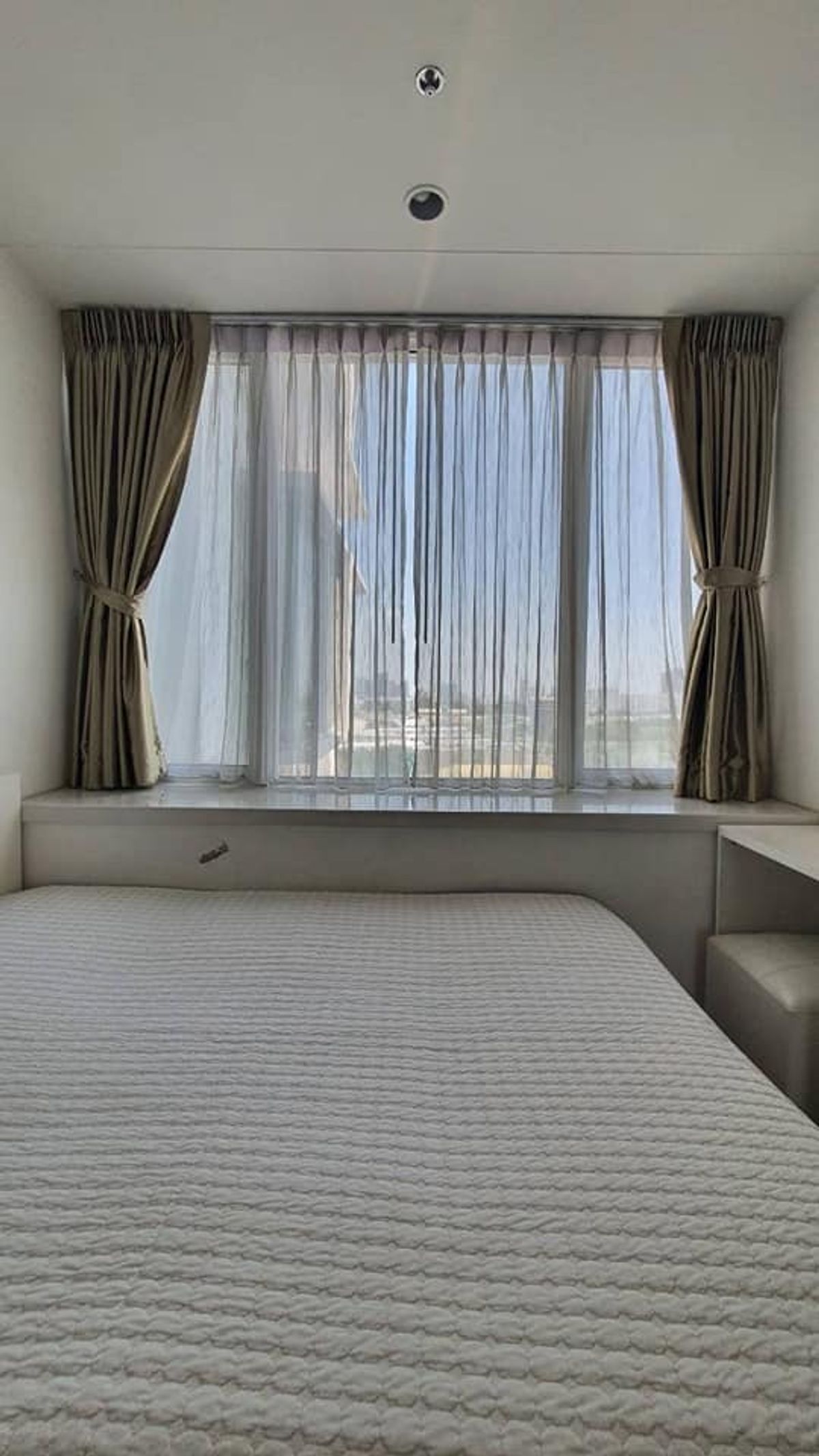 ขายคอนโดพระราม 9 เพชรบุรีตัดใหม่ RCA : ขายคอนโด TC Green พระราม 9  ตึก B แบบ one bedroom ติดรถไฟฟ้า ชั้น 14 (S4786)