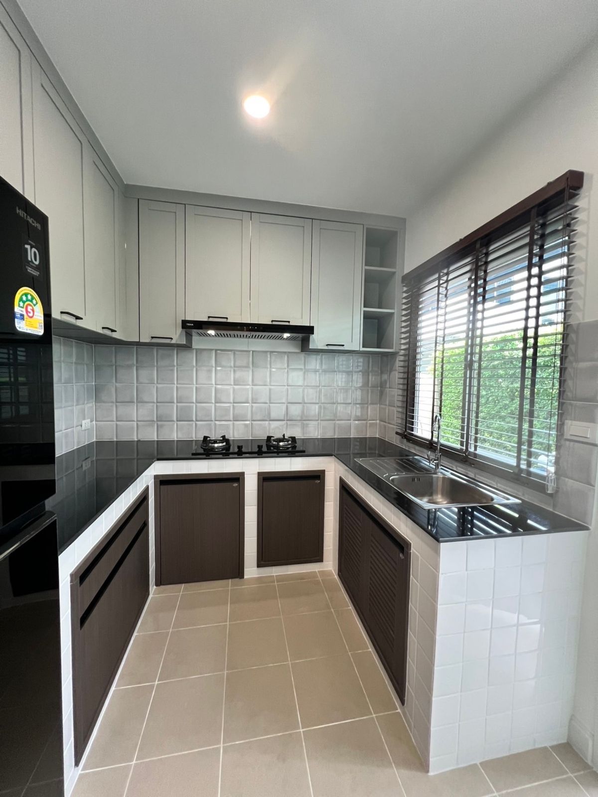 บ้านแจ้งวัฒนะ เมืองทอง : 📢👇ขายพร้อมผู้เช่า 30/5/2569
บ้านเดี่ยวทำเลเยี่ยม ใกล้โรงเรียนนานาชาติและห้างสรรพสินค้าชั้นนำของกรุงเทพฯ เดินทางสะดวก เชื่อมต่อได้หลายเส้นทาง ทั้งแจ้งวัฒนะ ราชพฤกษ์ และถนนสายหลักอื่นๆ