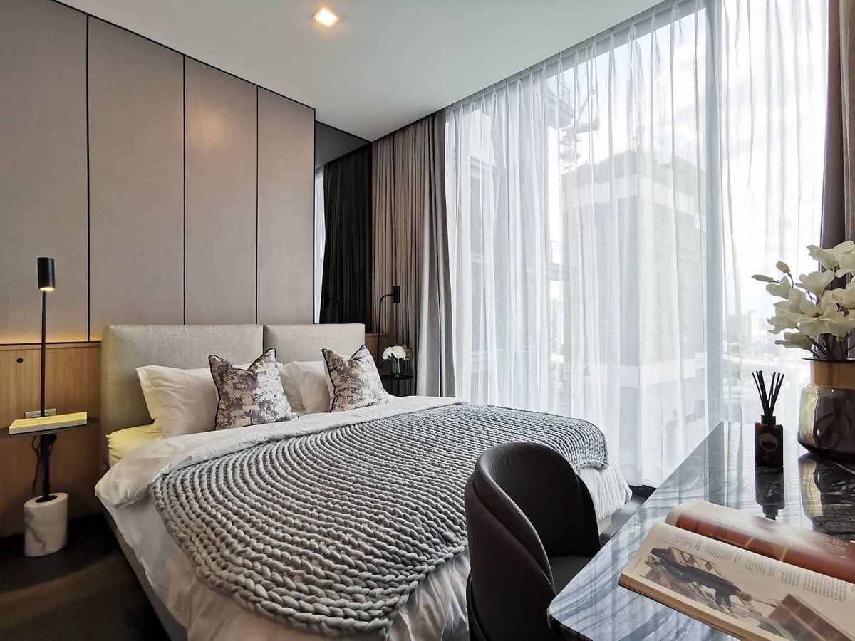 For RentCondoSukhumvit, Asoke, Thonglor : 📢👇Only minor damage , has been structurally inspected by an engineer and result shows that it is safe, only few steps to BTS, surrounding with many popular restaurants and coffee shops , unblocked view, big balcony, fully furnished, ready to move in