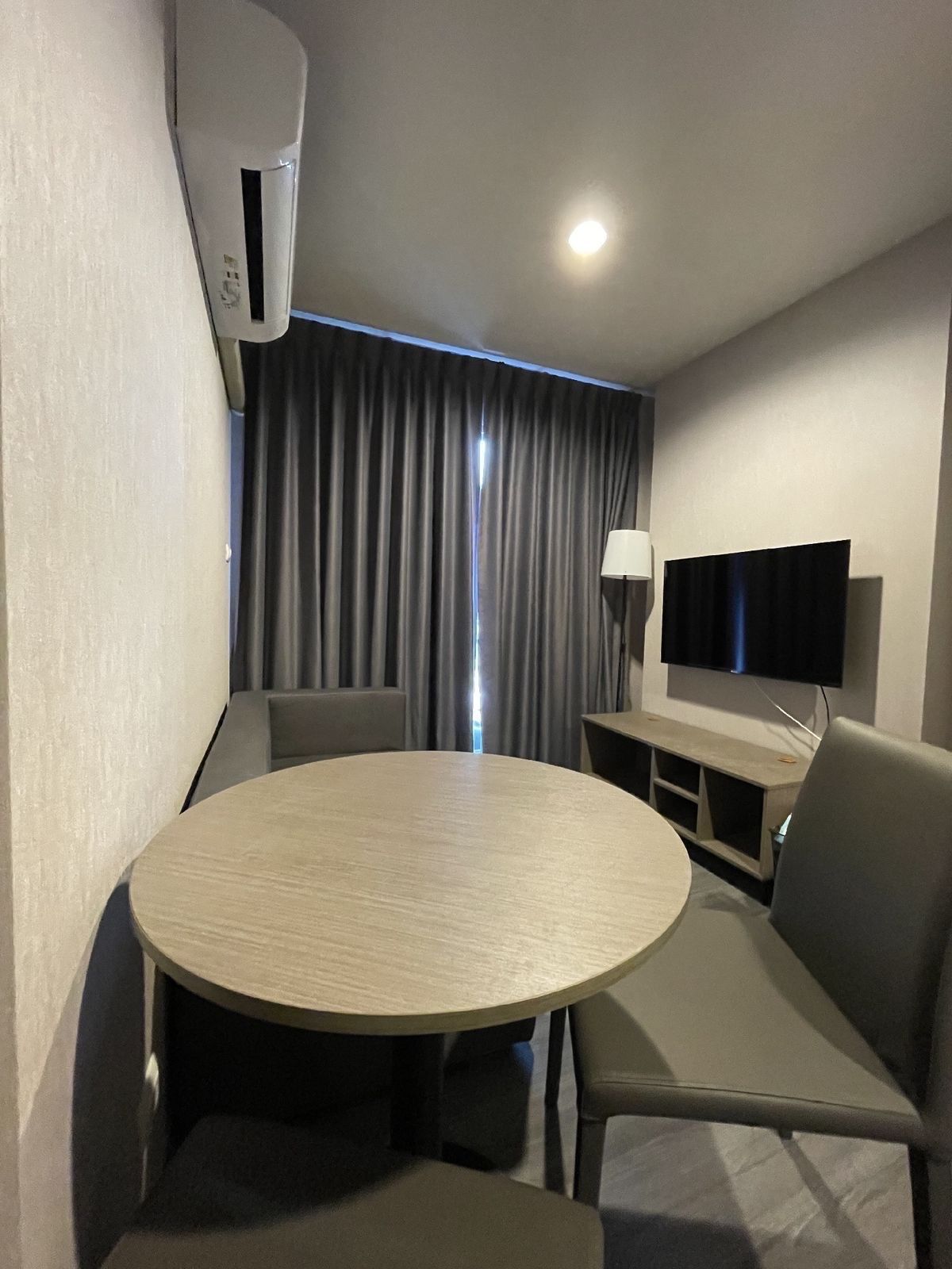 ให้เช่าคอนโดสมุทรปราการ สำโรง : ให้เช่า ✨ The Trust Condo @BTS Erawan ✨ เฟอร์นิเจอร์ และ เครื่องใช้ไฟฟ้าครบ ใกล้ BTS ช้างเอราวัณ