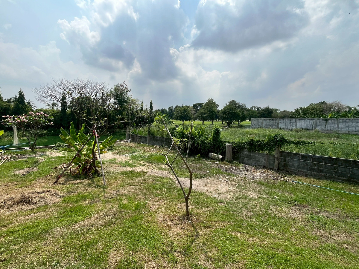 ขายที่ดินปทุมธานี รังสิต ธรรมศาสตร์ : ขายที่ดินพร้อมบ้าน วิวสนามกอล์ฟ ใจกลางเมืองเอก ใกล้รถไฟฟ้าสายสีแดง