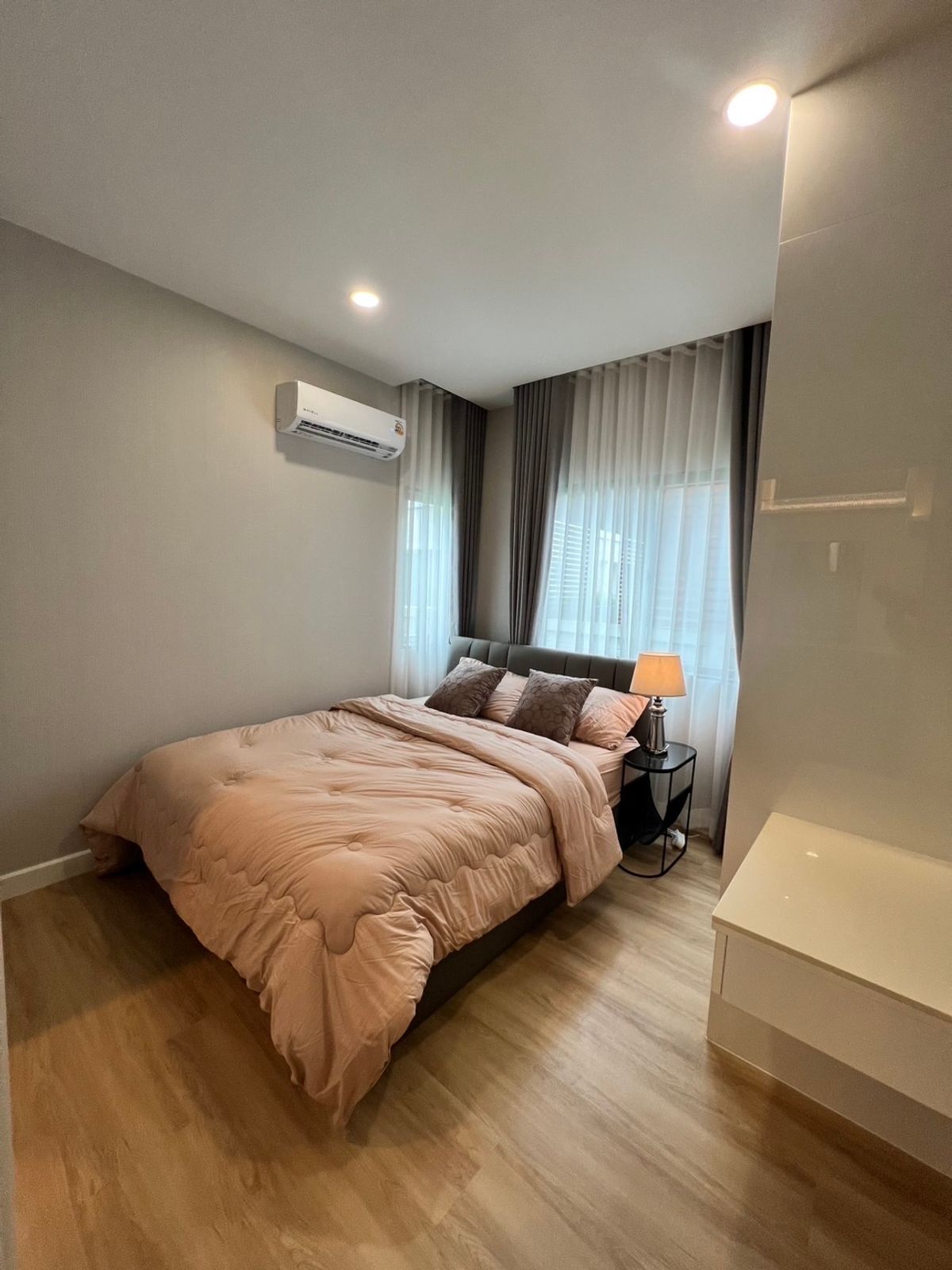 บ้านแจ้งวัฒนะ เมืองทอง : 📢👇ขายพร้อมผู้เช่า 30/5/2569
บ้านเดี่ยวทำเลเยี่ยม ใกล้โรงเรียนนานาชาติและห้างสรรพสินค้าชั้นนำของกรุงเทพฯ เดินทางสะดวก เชื่อมต่อได้หลายเส้นทาง ทั้งแจ้งวัฒนะ ราชพฤกษ์ และถนนสายหลักอื่นๆ