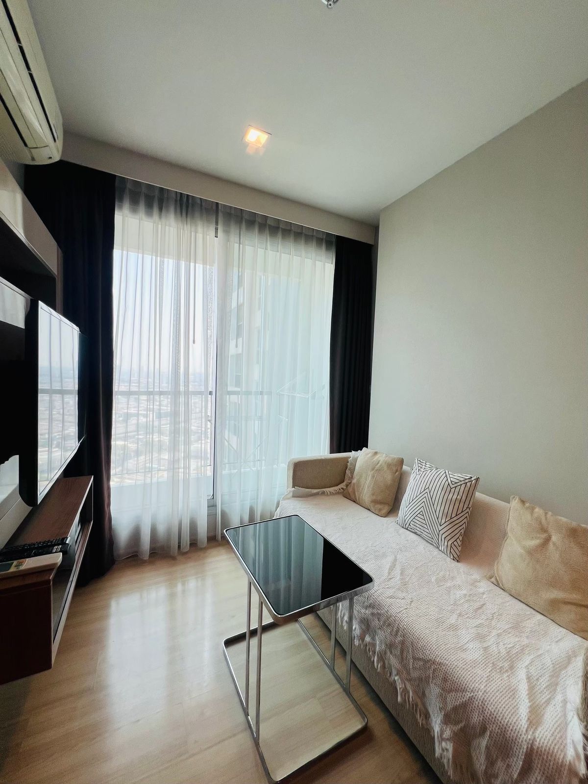 ให้เช่าคอนโดสาทร นราธิวาส : 23,000 Baht/Month, Rhythm Sathorn