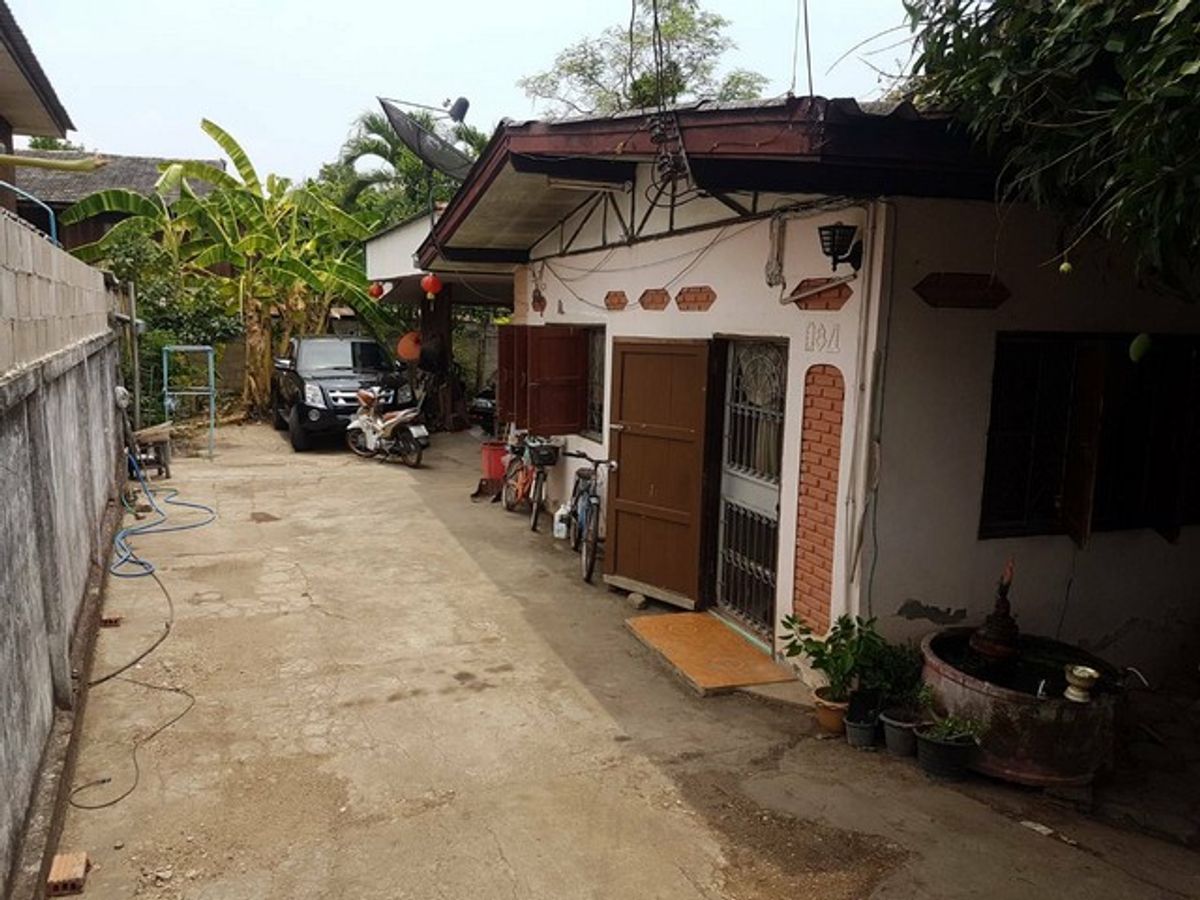 ขายบ้านลำปาง : [ขาย] บ้านพร้อมที่ดิน | 75 ตร.ว. | 2 ห้องนอน | ถนนลำปาง-แจ้ห่ม | 1.5 ล้าน