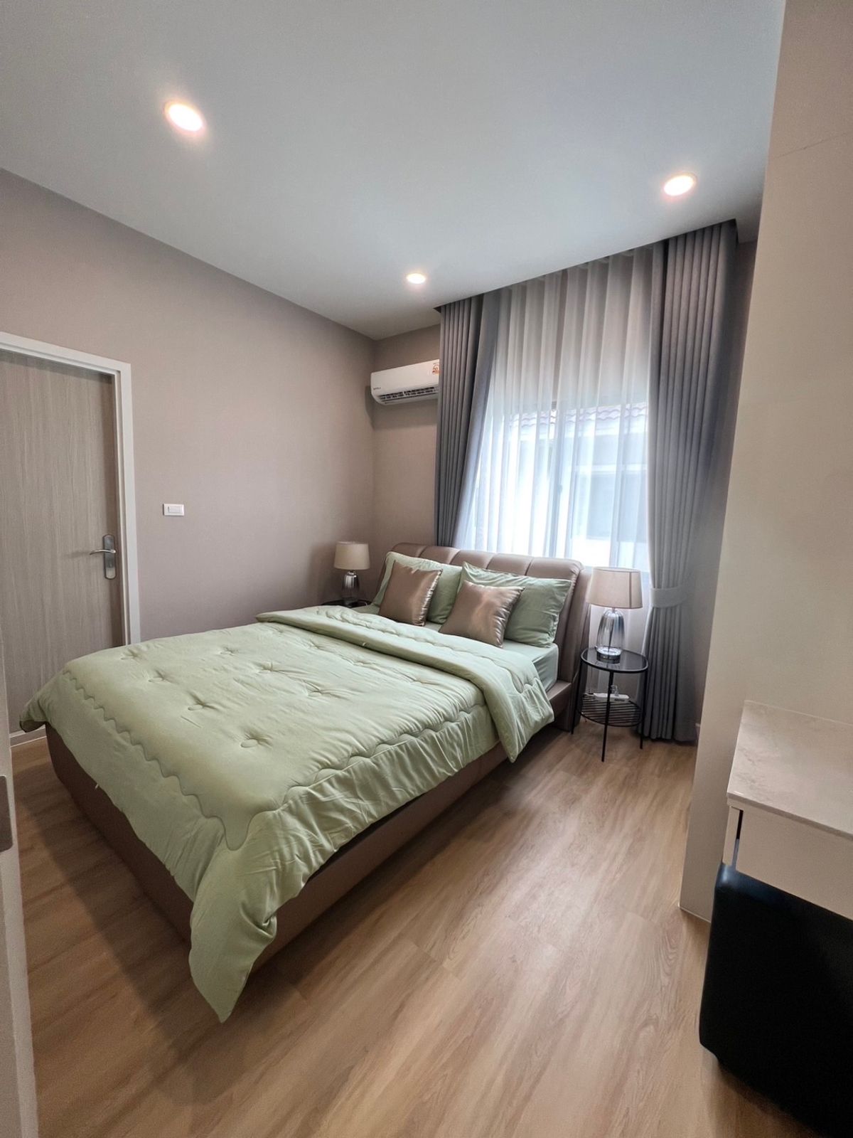 บ้านแจ้งวัฒนะ เมืองทอง : 📢👇ขายพร้อมผู้เช่า 30/5/2569
บ้านเดี่ยวทำเลเยี่ยม ใกล้โรงเรียนนานาชาติและห้างสรรพสินค้าชั้นนำของกรุงเทพฯ เดินทางสะดวก เชื่อมต่อได้หลายเส้นทาง ทั้งแจ้งวัฒนะ ราชพฤกษ์ และถนนสายหลักอื่นๆ