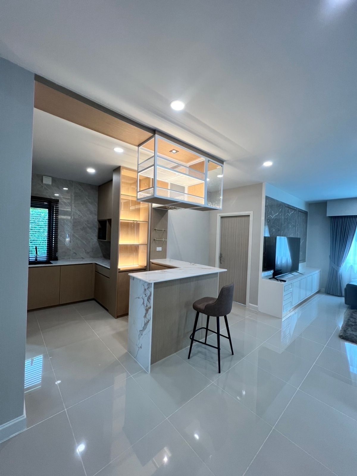 บ้านแจ้งวัฒนะ เมืองทอง : 📢👇ขายพร้อมผู้เช่า 30/5/2569
บ้านเดี่ยวทำเลเยี่ยม ใกล้โรงเรียนนานาชาติและห้างสรรพสินค้าชั้นนำของกรุงเทพฯ เดินทางสะดวก เชื่อมต่อได้หลายเส้นทาง ทั้งแจ้งวัฒนะ ราชพฤกษ์ และถนนสายหลักอื่นๆ