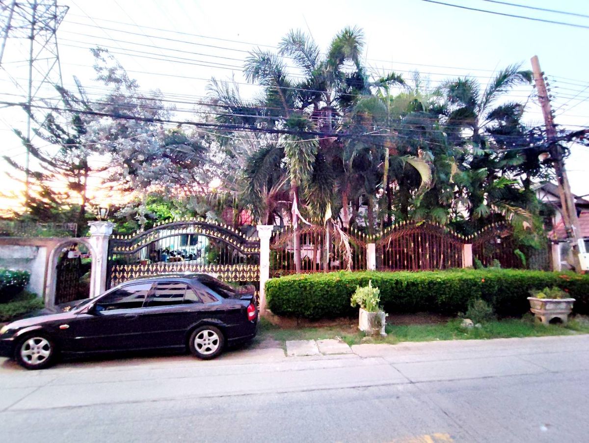 ขายสำนักงานแจ้งวัฒนะ เมืองทอง : ขายบ้านเดี่ยวซอยประชาชื่นนนท์2 เข้าได้2ทาง หลังมุม 90 ตรว. ทำเลดีใก้ล Themall และ ตรงข้าม ธุรกิจบัณฑิต