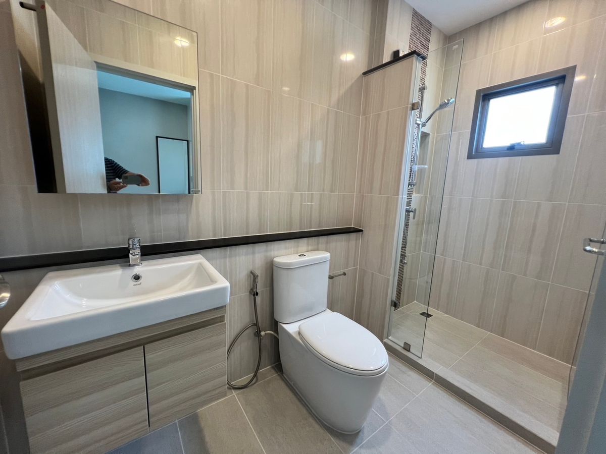 บ้านแจ้งวัฒนะ เมืองทอง : 📢👇ขายพร้อมผู้เช่า 30/5/2569
บ้านเดี่ยวทำเลเยี่ยม ใกล้โรงเรียนนานาชาติและห้างสรรพสินค้าชั้นนำของกรุงเทพฯ เดินทางสะดวก เชื่อมต่อได้หลายเส้นทาง ทั้งแจ้งวัฒนะ ราชพฤกษ์ และถนนสายหลักอื่นๆ