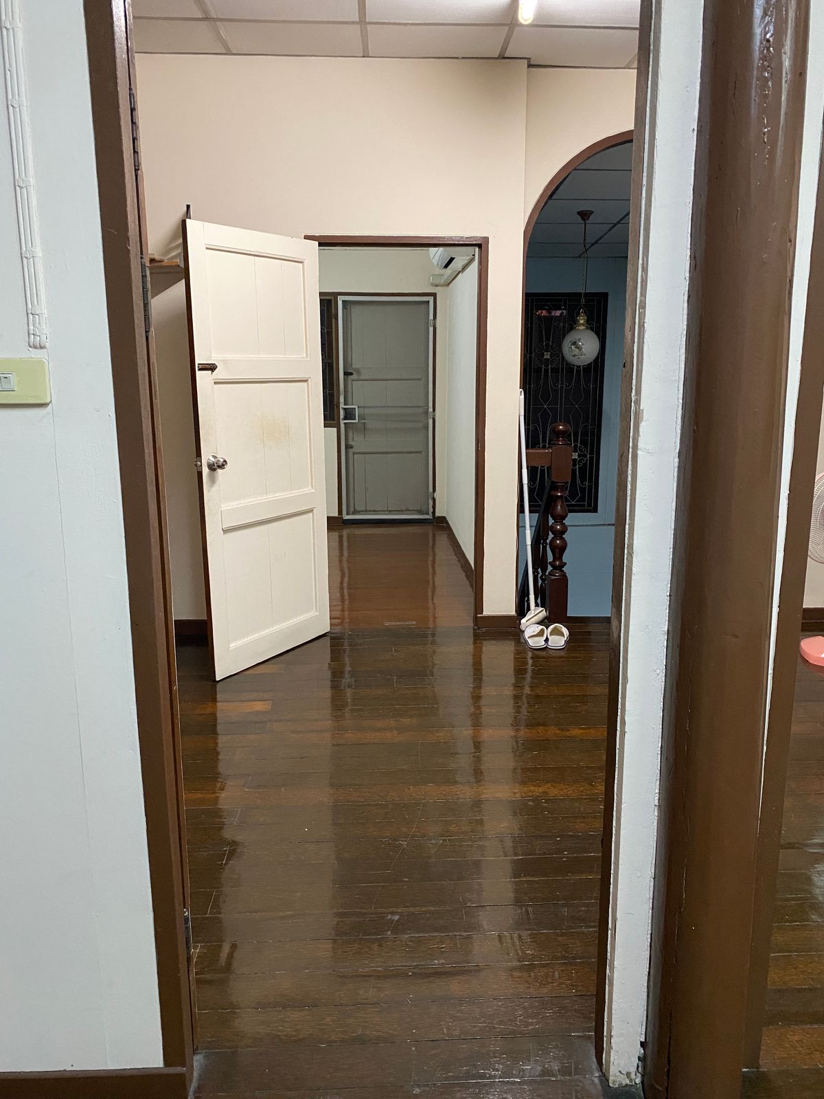 For SaleOfficeChaengwatana, Muangthong : House for sale at Soi Prachachuen Non 2, can enter 2 via 90 sq.m., good location, Themall and opposite the graduate business.