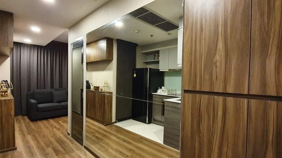 For RentCondoSukhumvit, Asoke, Thonglor : CEIL BY SANSIRI condo, convenient to travel near Fah BTS, has a full furniture shuttle. Ready to stay immediately  