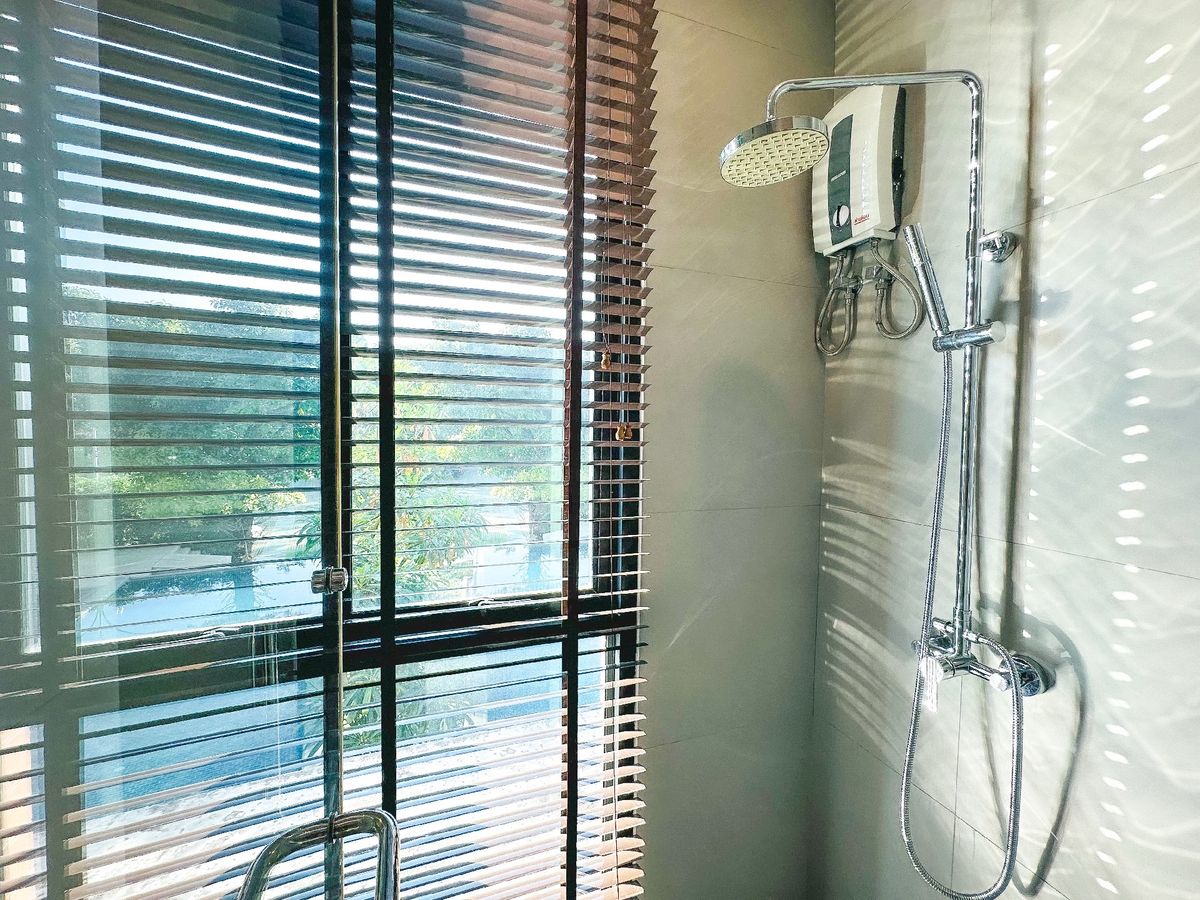 For SaleCondoPak Chong KhaoYai : Luxurious condo for sale in Khao Yai | corner room 84 sq.m. next to the pool | Khao Yai, full -sized corner room, close to the swimming pool, complete with a restaurant, cafes and tourist attractions.