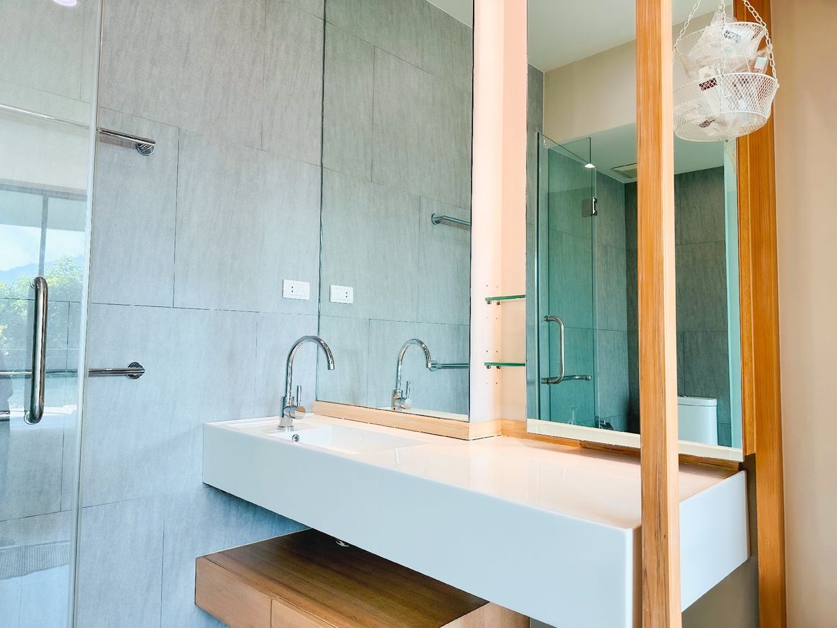 For SaleCondoPak Chong KhaoYai : Luxurious condo for sale in Khao Yai | corner room 84 sq.m. next to the pool | Khao Yai, full -sized corner room, close to the swimming pool, complete with a restaurant, cafes and tourist attractions.