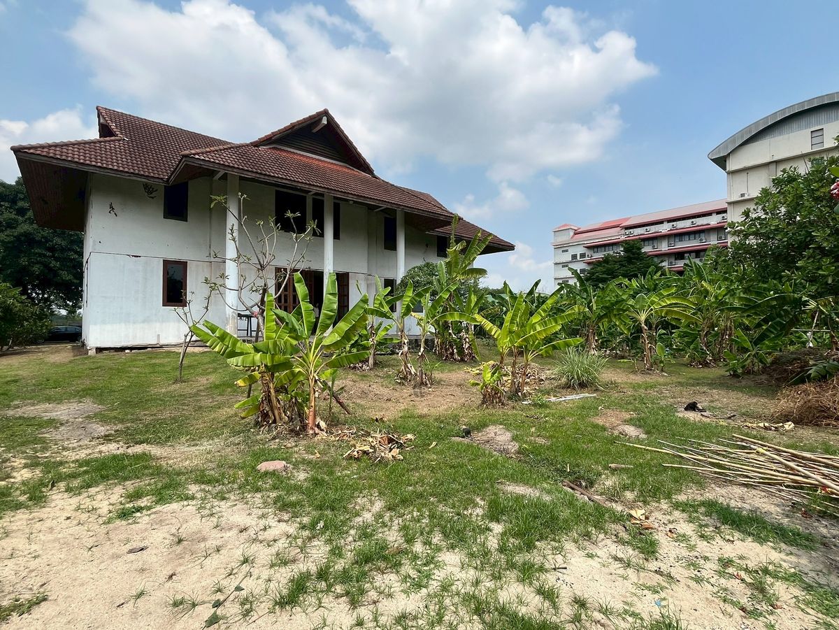 ขายที่ดินปทุมธานี รังสิต ธรรมศาสตร์ : ขายที่ดินพร้อมบ้าน วิวสนามกอล์ฟ ใจกลางเมืองเอก ใกล้รถไฟฟ้าสายสีแดง