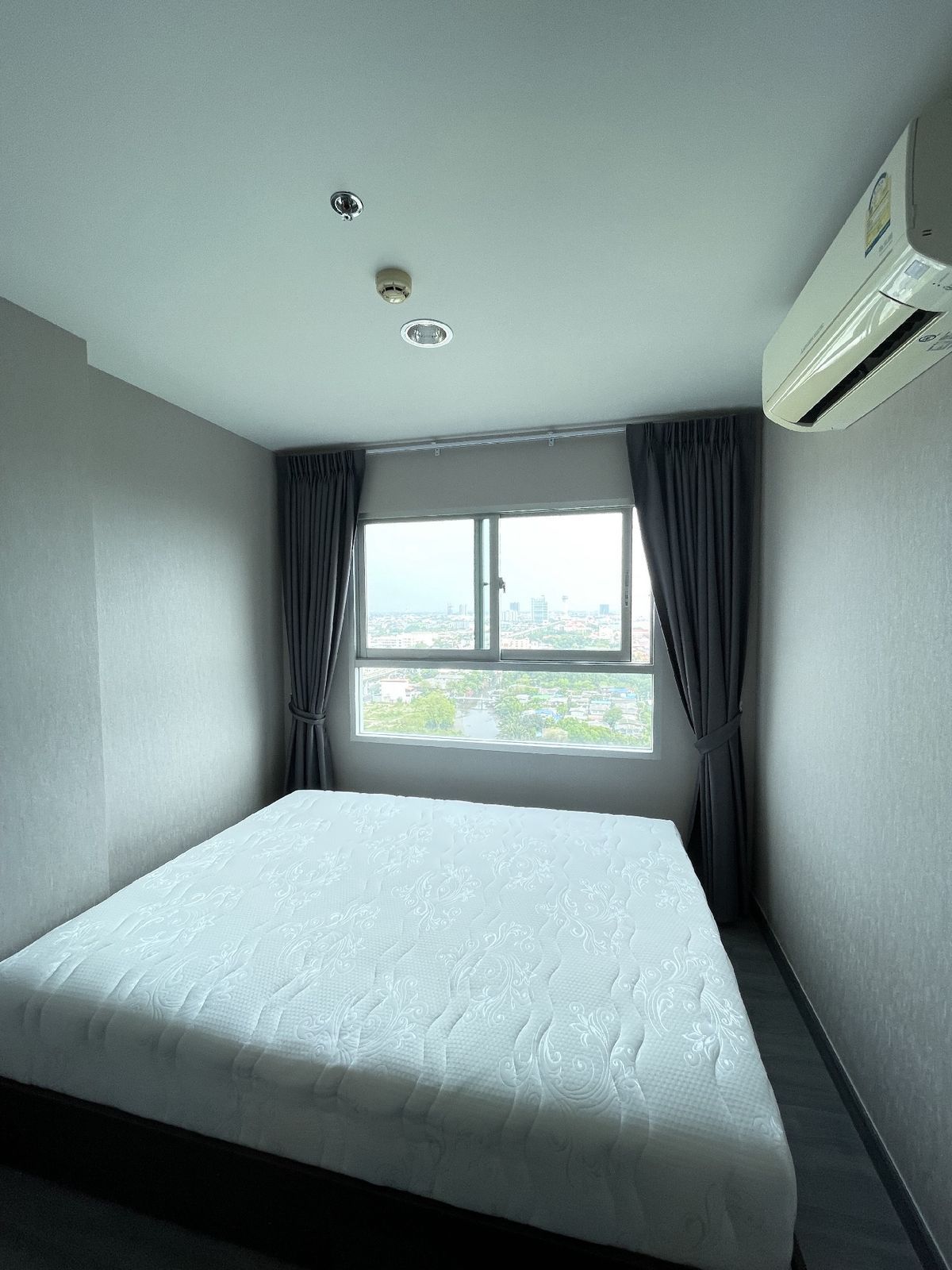 ให้เช่าคอนโดสมุทรปราการ สำโรง : ให้เช่า ✨ The Trust Condo @BTS Erawan ✨ เฟอร์นิเจอร์ และ เครื่องใช้ไฟฟ้าครบ ใกล้ BTS ช้างเอราวัณ