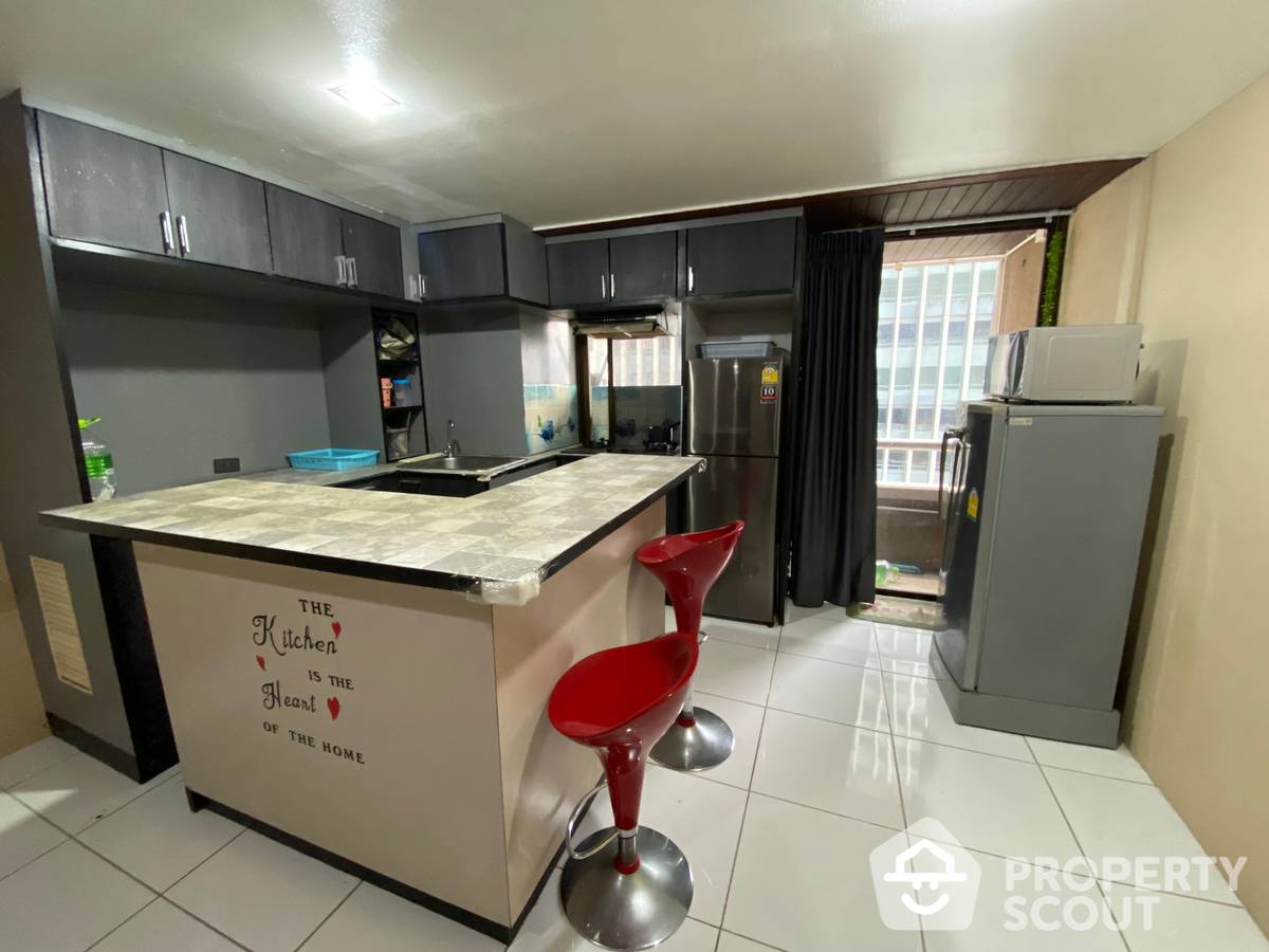 For SaleCondoSukhumvit, Asoke, Thonglor : 2-BR Condo at Asoke Tower near MRT Phetchaburi