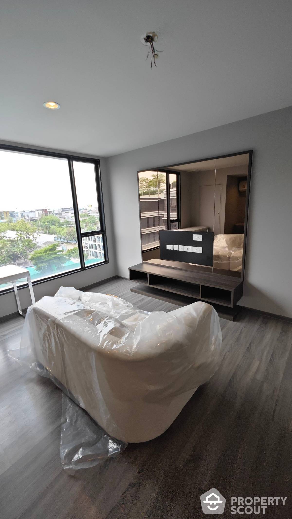 For SaleCondoSukhumvit, Asoke, Thonglor : 3-BR Condo at Ideo Mobi Sukhumvit 40 near BTS Ekkamai