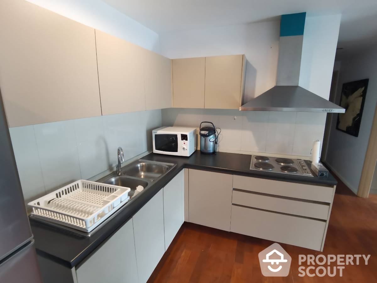 For SaleCondoNana, North Nana,Sukhumvit13, Soi Nana : 2-BR Condo at Siri On 8 Sukhumvit 8 near BTS Nana
