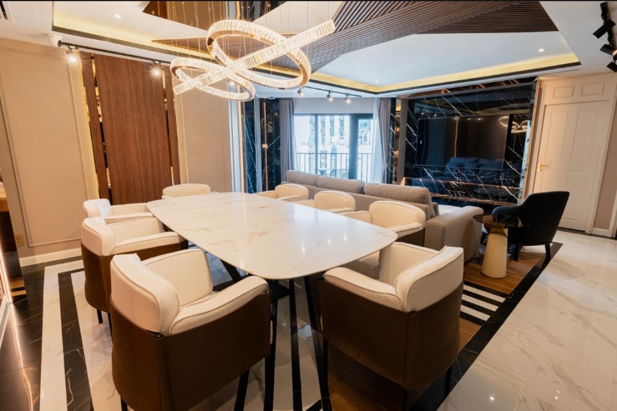 For SaleCondoRama9, Petchburi, RCA : Top-notch 3-bedroom Belle Grand Rama 9 in the heart of the cityClose to BTS/MRT Rama 9 with complete amenities!