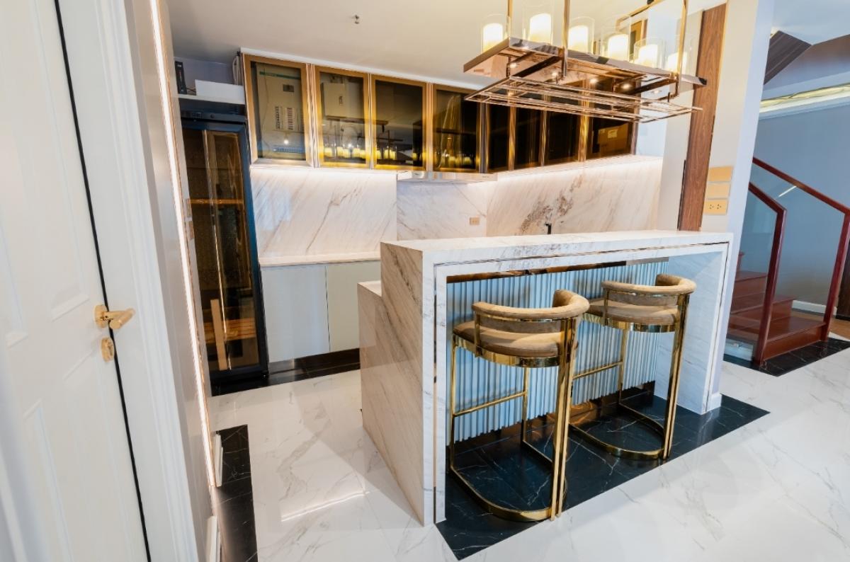 For SaleCondoRama9, Petchburi, RCA : Top-notch 3-bedroom Belle Grand Rama 9 in the heart of the cityClose to BTS/MRT Rama 9 with complete amenities!